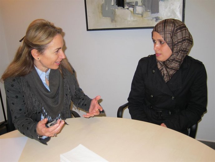 Ana Valls y Najima en un momento de la entrevista en el Icav