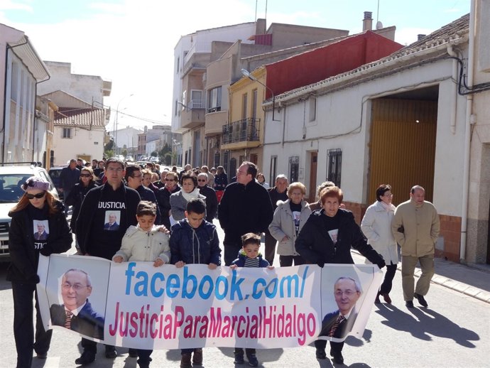 Concentración exalcalde La Gineta