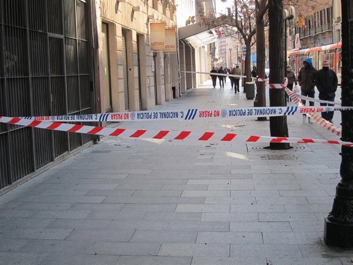 Zona acordonada por desprendimientos del viento