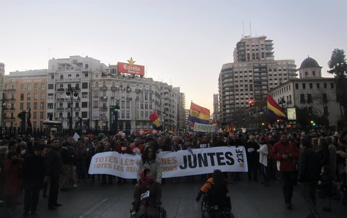 Cabecera de la manifestación del 23F en Valencia