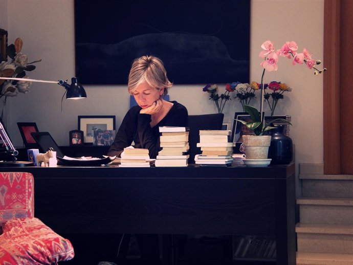 La directora literaria de Pezsapo, Inmaculada Puche, en su despacho.