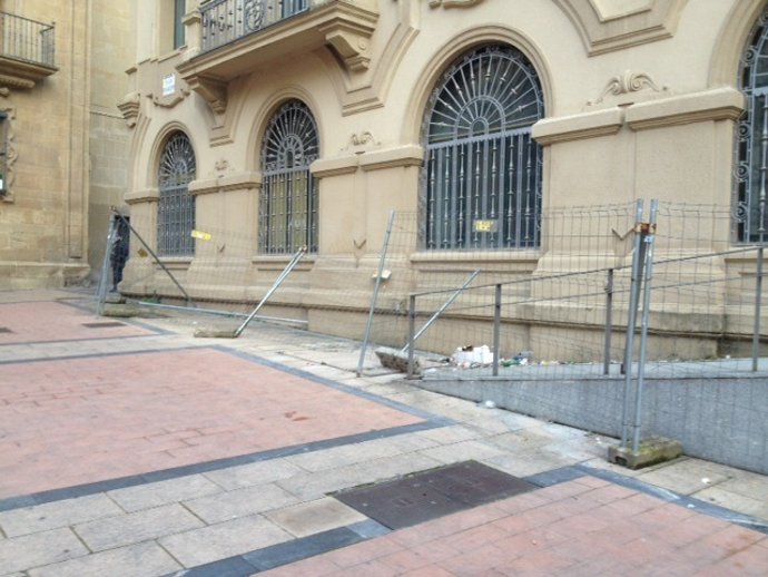 Edificio de Correos en mal estado