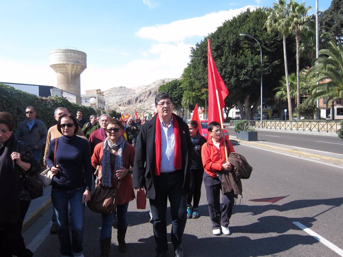 Valderas, en la marcha conmemorativa por la 'desbanda' en Almería