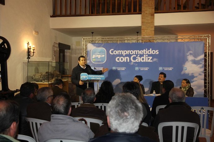 Sanz durante su intervención en el congreso local del PP de El Gastor 