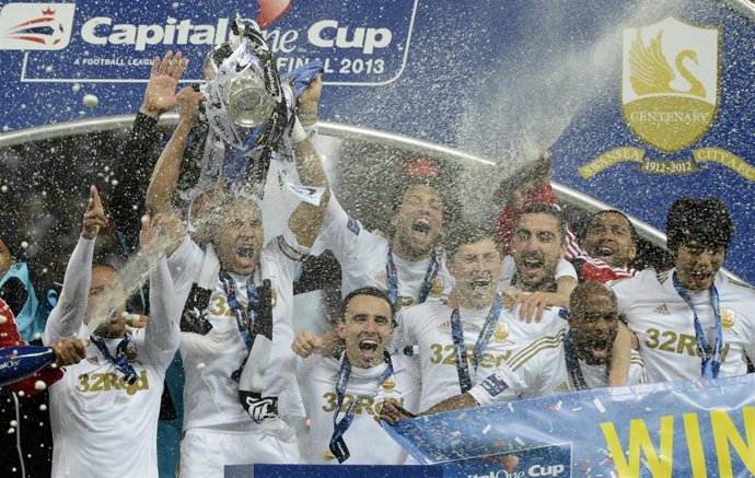 Michu guía al Swansea en la conquista de la Capital One  