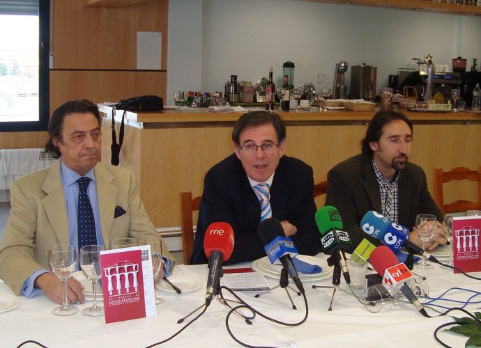 Duque (centro), en la presentación de la Semana