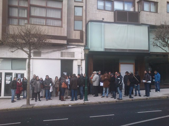 Protesta de personal de la USC frente al Parlamento gallego