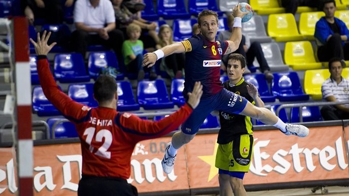 Víctor Tomás con el FC Barcelona Intersport de balonmano