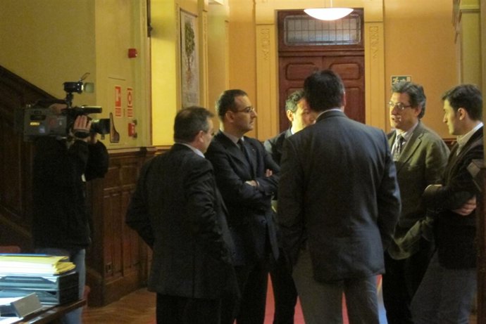 Portavoces de la Junta General, durante un receso