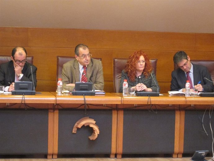 Mesa de la Comisión de Cantur