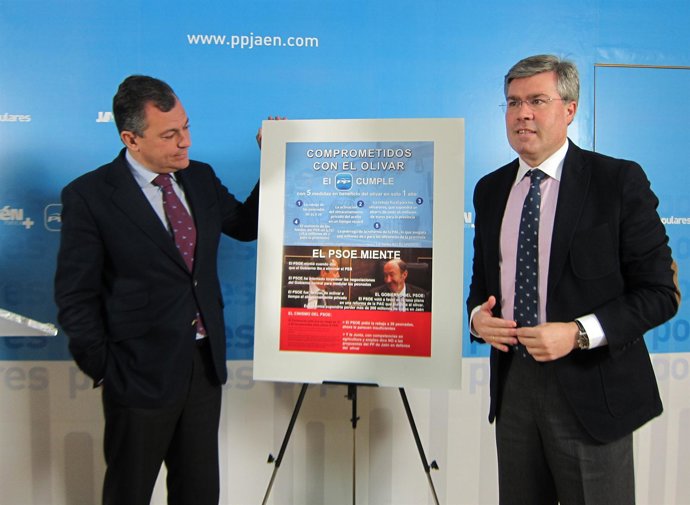 Sanz junto al presidente del PP de Jaén hoy