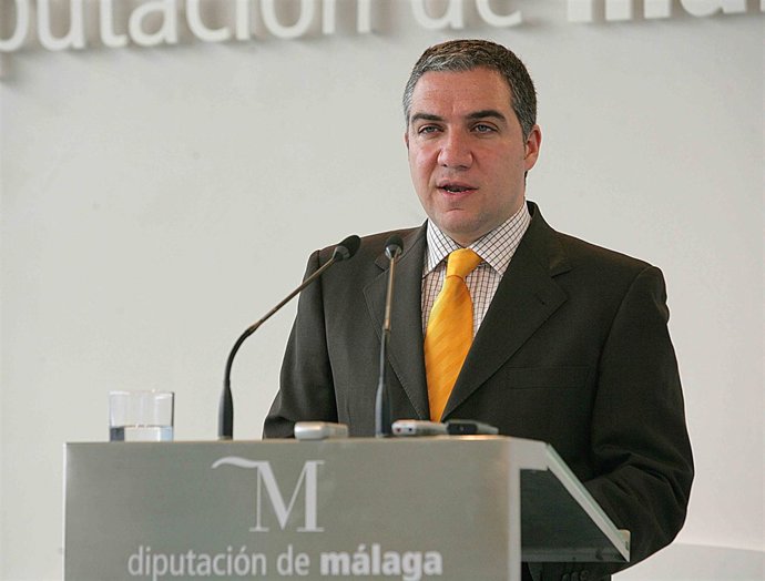 El presidente de la Diputación Elías Bendodo