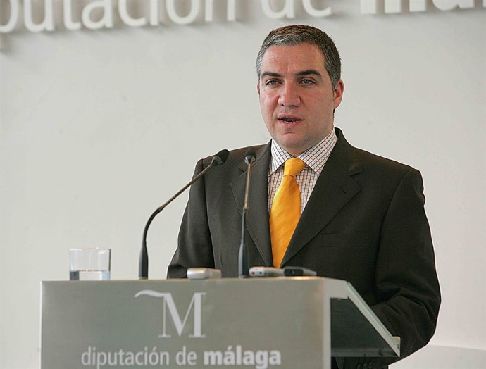 El presidente de la Diputación Elías Bendodo