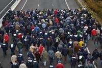 Trabajadores de Navantia-San Fernando finalizan su marcha con la entrega de alimentos en un comedor social