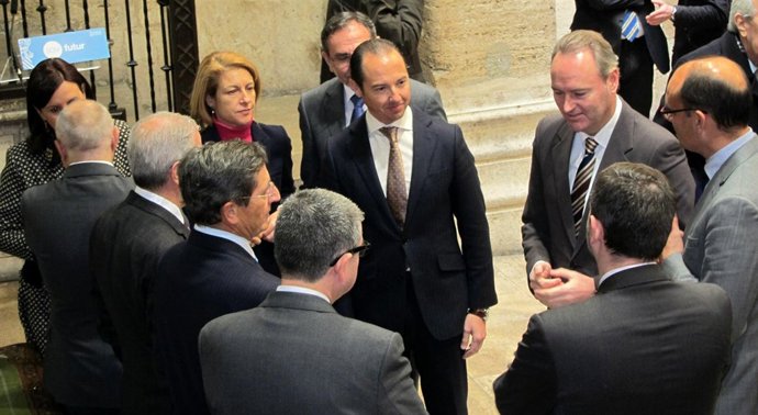 Fabra y Català conversan con los rectores de las universidades valencianas.