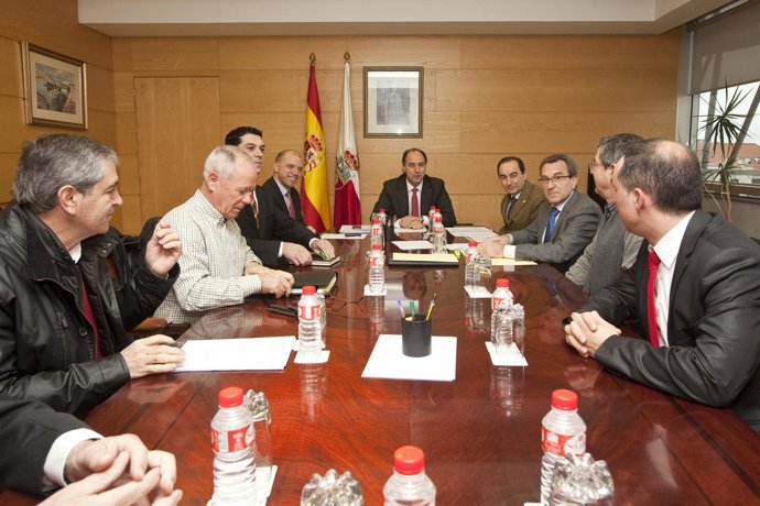 REUNIÓN DE DIEGO Y SERNA CON CONSORCIO DE PISCINAS