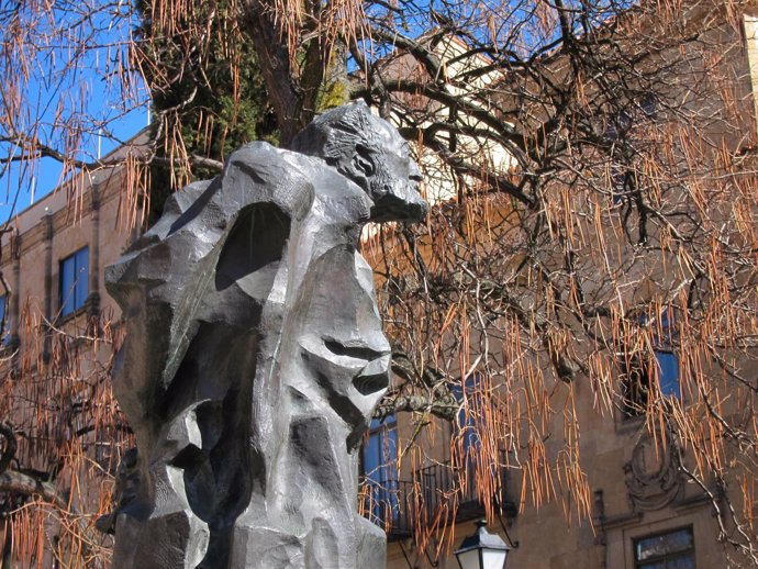 Escultura de Miguel de Unamuno en Salamanca