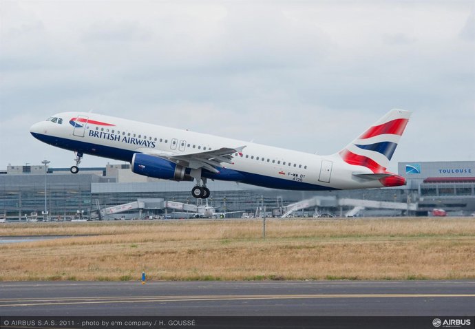 Un Avión De British Despega De La Pista