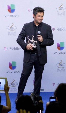 Alejandro Sanz recoge el premio por su carrera musical