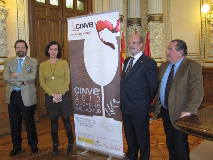 Guirau, Cantalapiedra, León de la Riva y Herrera en la presentación de los Cinve
