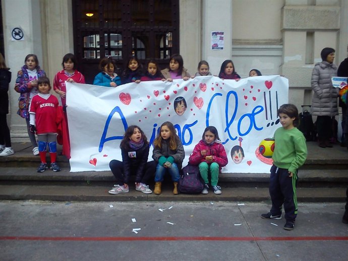 Alumnos de la escuela apoyan a Cloe