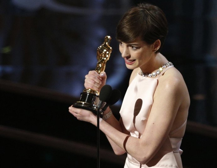 Anne Hathaway, Oscar a la mejor actriz de reparto por 'Los Miserables'.