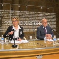 La vicepresidenta extremeña insta a Vara a decir "lo que sabe" y dar el nombre de empresa sobre la que llamó Urdangarín