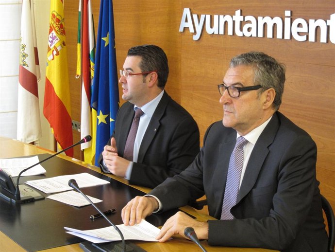 Merino y Royo, en la presentación de las becas