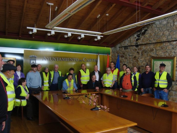 Afectados de Montes encerrados en el Ayuntamiento de Cartes