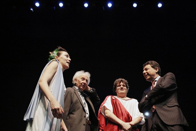 Ignacio González y Albert Boadella en los Teatros del Canal