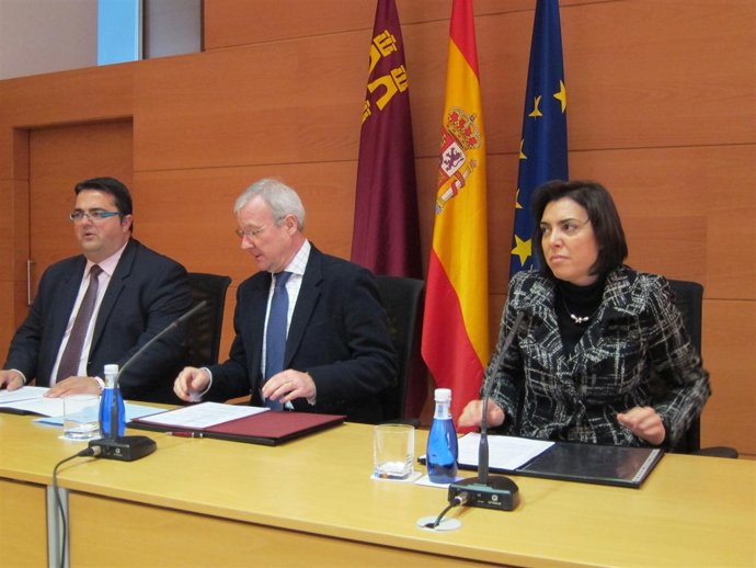 Carrión, Varcárcel y Guillén en el acto