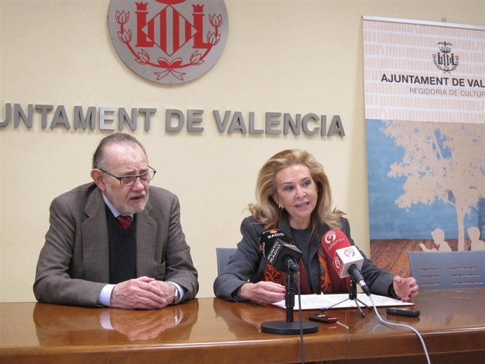 Mayrén Beneyto junto a Boado presentando la feria del libro 