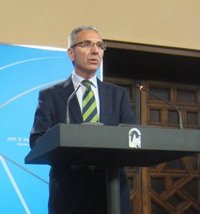 Junta defiende el derecho de Fernández a buscar trabajo y no ve motivos para una situación de "incompatibilidad"