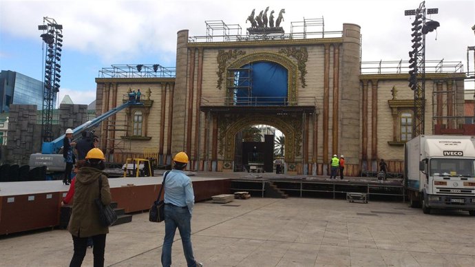 Montaje del escenario del Carnaval de Las Palmas de Gran Canaria 2013