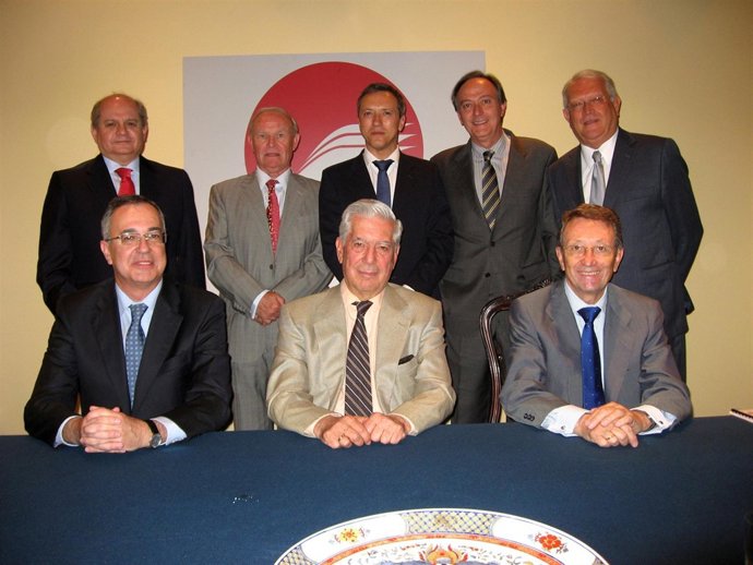 Vargas Llosa Y Los Miembros Del Patronato De La Fundación Biblioteca Virtual