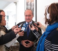 De la Torre defiende la reforma local, ya que persigue que "los ayuntamientos funcionen bien"