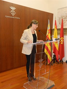 La alcaldesa de Alzira, Elena Bastidas
