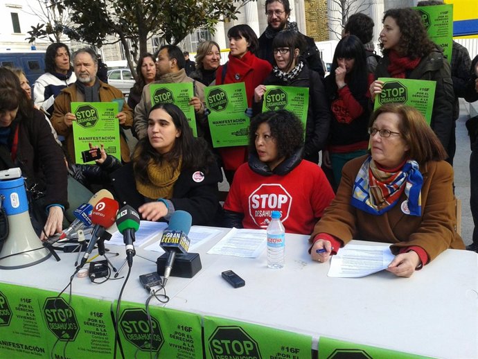 Miembros de la PAH y del 15M exigen que se acepte la dación en pago