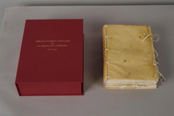 El IAPH restaura un libro de Actas Capitulares de la Palma del Condado