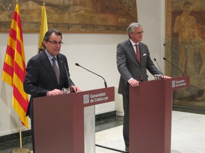 El pte.A.Mas y el mandatario de Flandes, K.Peeters