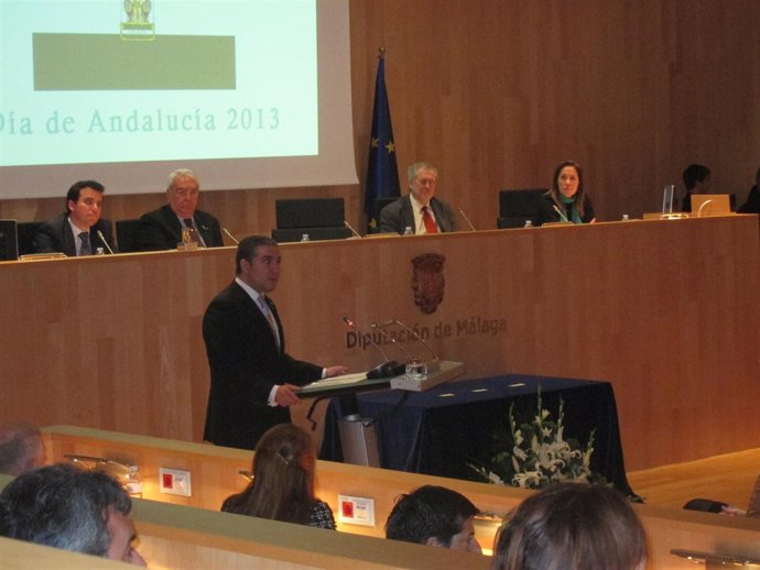 Bendodo, en su discurso en el pleno extraordinario del Día de Andalucía