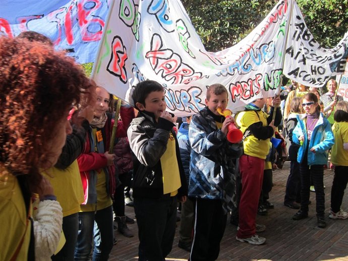 Cierre siete escuelas públicas. Concentración alumnos Xarau de Cerdanyola