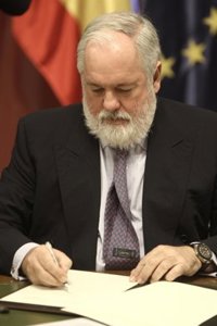 Arias Cañete: El fin progresivo de los descartes permitiría cumplir la norma "sin sacrificios excesivos"