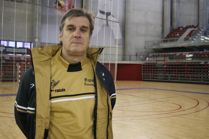 Jorge dueñas entredador seleccion femenina balonmano 