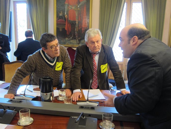El alcalde de Oviedo con concejales de IU
