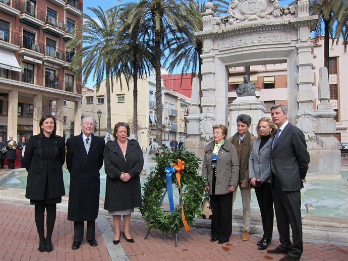 Barberá, Catalá y familiares de Sorolla y Benlliure en el homenaje al pintor