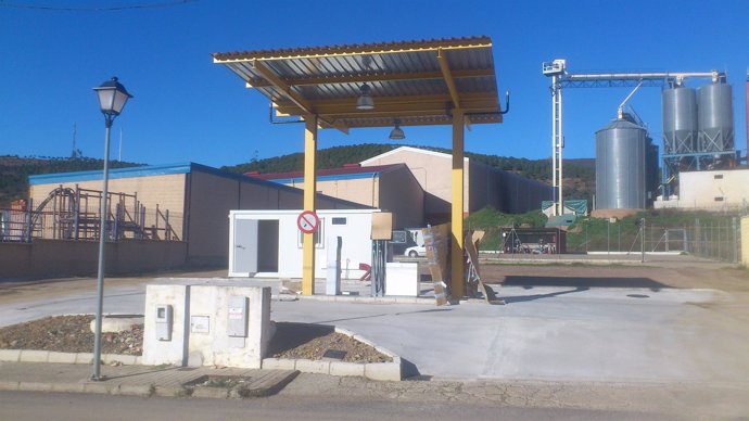 Nueva gasolinera 'low cost' en Higuera de la Sierra. 