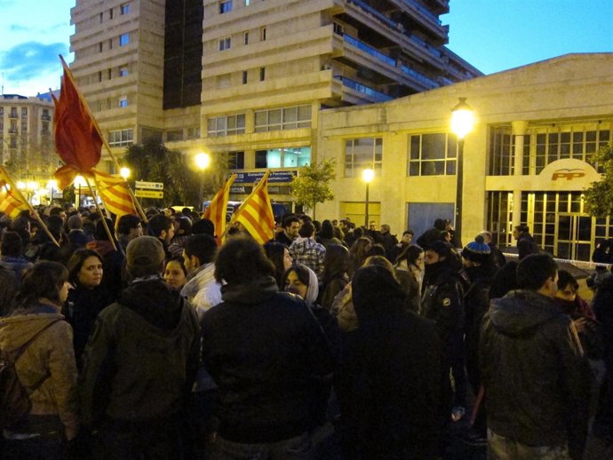 Protesta de universitarios en el PP