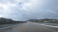 La nieve caída en las últimas horas complica la circulación en una treintena de carreteras de la región