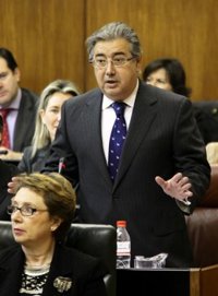 Zoido recalca su disposición a colaborar para salir de la crisis y pide a Junta que deje de confrontar con el Gobierno